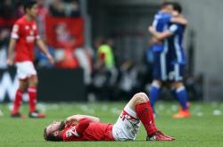 里尔中场膝伤恐缺席接下来几场关键比赛的简单介绍