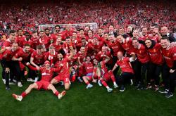 包含阿贾克斯客场战胜利物浦，小组出线前景一片光明的词条