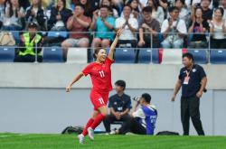 世界女足赛场上，中国队夺冠，英雄荣归的简单介绍