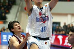 包含陕西篮球队员士气高昂，为胜利而拼搏的词条