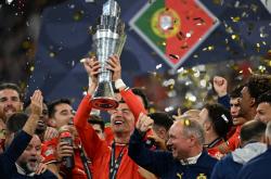 比利时女足斩获决赛胜利，夺冠