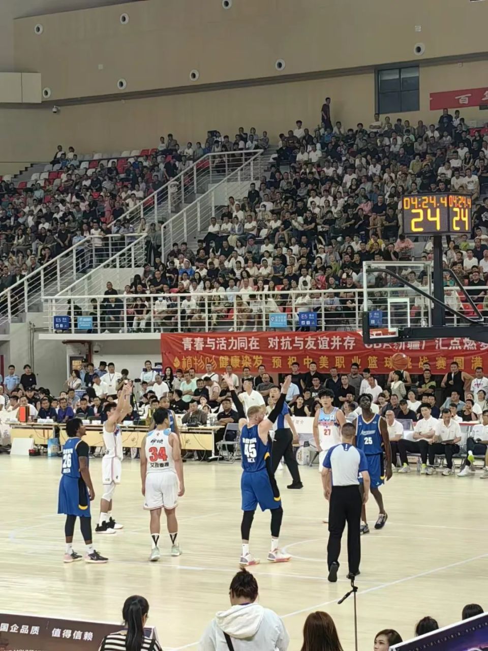 火爆体育场馆即将迎来激烈对决的简单介绍