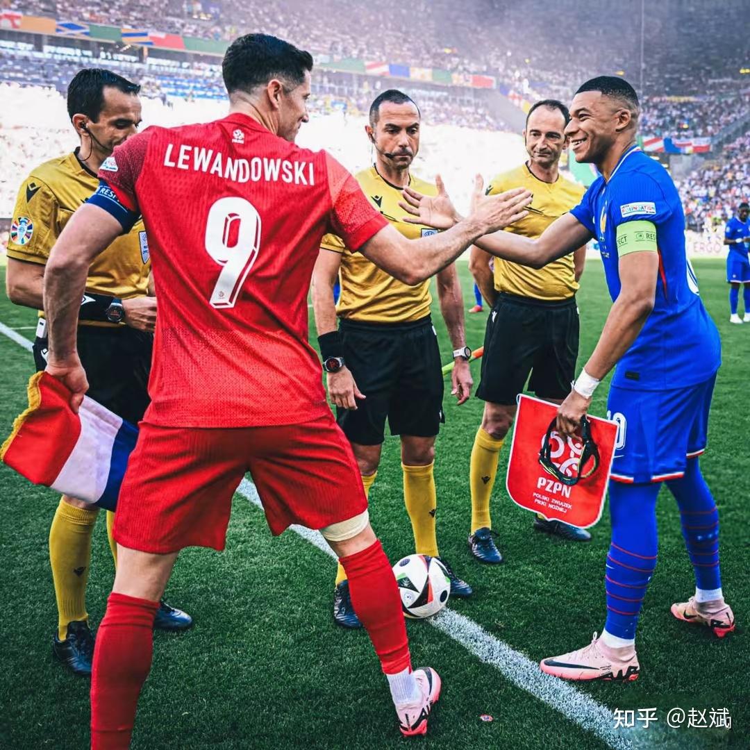 包含法国主场战胜波兰，小组出线形势向好的词条