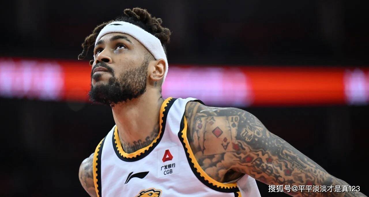 包含美因茨引援问题待解，球迷期待强援到来的词条