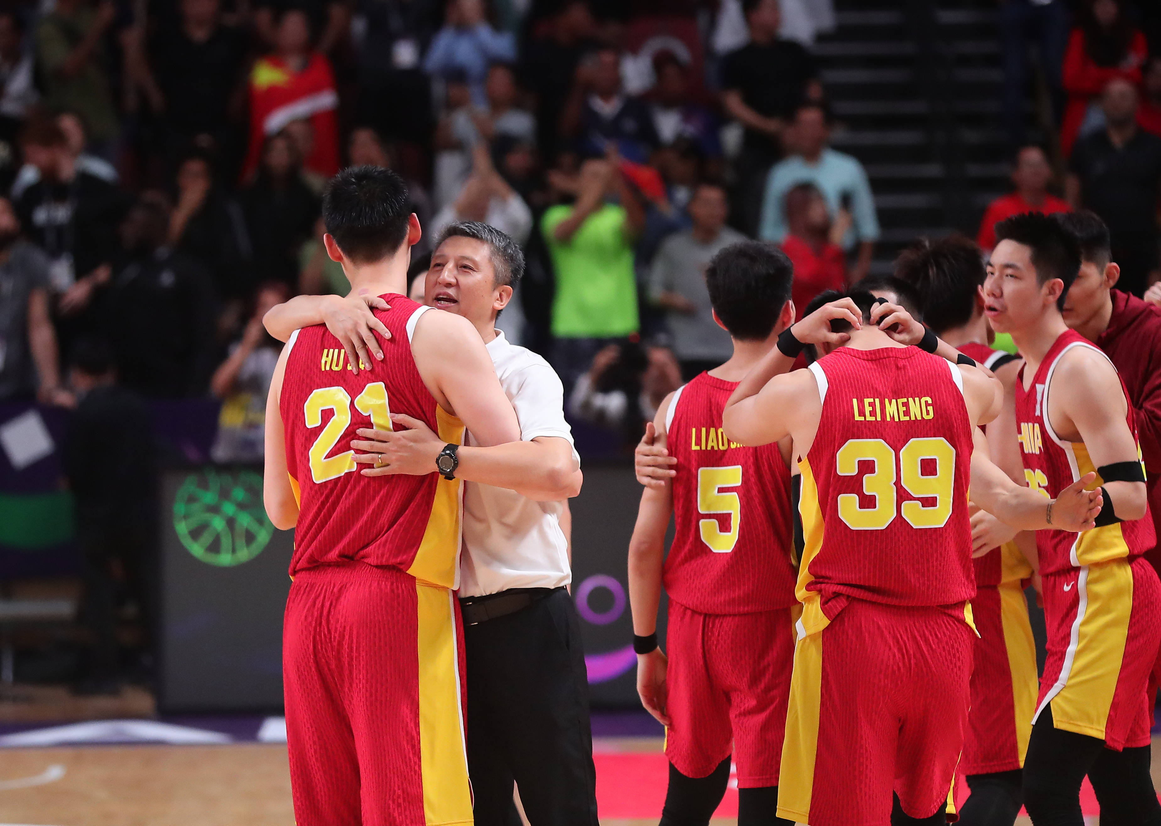 四川男篮在比赛中展现出团队力量 四川男篮在比赛中展现出团队力量